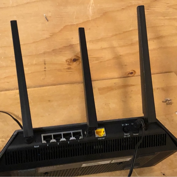 NETGEAR R6900P-100NAS Nighthawk AC1900 Dual Band WiFi Router with Power cord - Picture 8 of 15